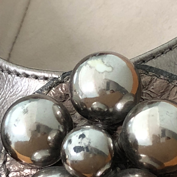 🌟2/$30🌟 Boden Pewter Metallic Embellished Leather Flats - Picture 4 of 8